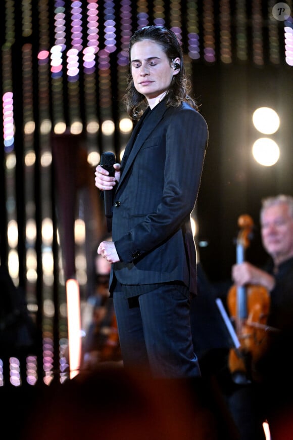 Exclusif - Chris - Enregistrement de l'émission "Cannes chante le Cinéma" sur la célèbre plage Macé de Cannes. © Bruno Bebert-Tiziano da Silva/Bestimage