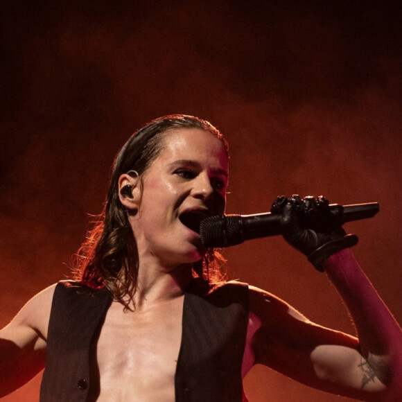 Chris (Christine and the Queens) à Glastonbury.