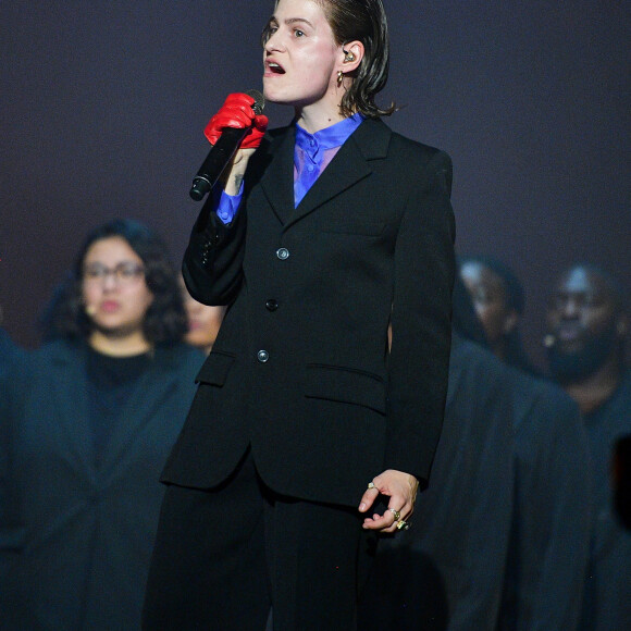 "Des fois je me réveille le matin et je suis en colère. J'ai envie de pleurer. Même l'homme que j'aimais me disait que c'était dur à assumer cette situation."
Christine and the Queens - Concert "Global Citizen Live" au Champ de Mars à Paris le 25 Septembre 2021 © Pierre Perusseau / Bestimage