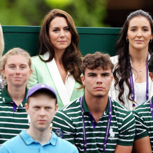 Son mari le prince William était absent. 
Kate Middleton, princesse de Galles, Debbie Jevans et Laura Robson - Match opposant Katie Boulter à l'australienne Daria Saville, deuxième jour de Wimbledon, Londres. 4 juillet 2023