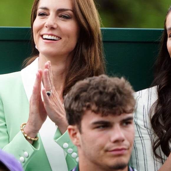 Kate Middleton, princesse de Galles, Debbie Jevans et Laura Robson - Match opposant Katie Boulter à l'australienne Daria Saville, deuxième jour de Wimbledon, Londres. 4 juillet 2023