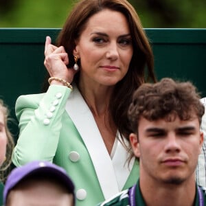 Kate Middleton, princesse de Galles, Debbie Jevans et Laura Robson - Match opposant Katie Boulter à l'australienne Daria Saville, deuxième jour de Wimbledon, Londres. 4 juillet 2023