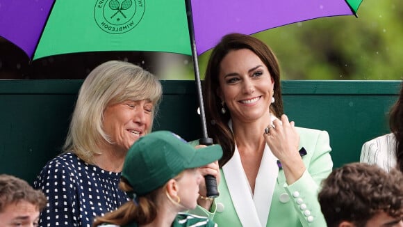 Kate Middleton brave la pluie : nouveau look très français à Wimbledon, la duchesse mouillée garde le sourire