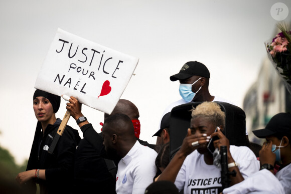 Marche blanche organisée en hommage à Nahel jeune homme tué par un policier après un refus d'obtempérer, à Nanterre, France, le 29 juin 2023. 6 200 personnes sont présentes, selon la police. © Jean-Baptiste Autissier/Panoramic/bestimage