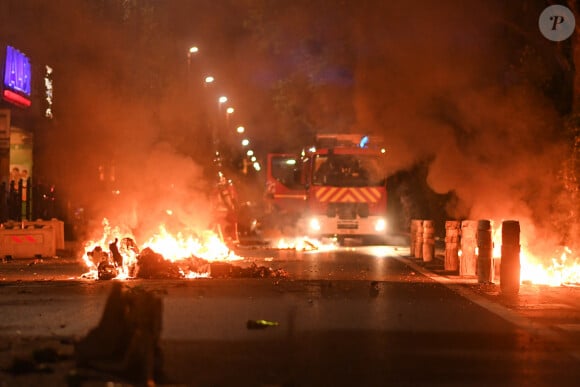 La mort de Nahel a plongé la France dans des émeutes depuis une semaine
Incidents lors de la quatrième nuit de violences à Charenton-le-Pont, France, le 30 juin 2023, après la mort du jeune Nahel, tué par un policier après un refus d'obtempérer, à Strasbourg, France, le 30 juin 2023. © Lionel Urman/Panoramic/Bestimage