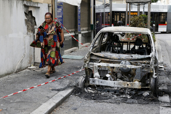 Dégâts après la quatrième nuit de violences dans différents lieux de l’agglomération lyonnaise, France, le 1er juillet 2023, après la mort du jeune Nahel (17 ans), tué par un policier après un refus d'obtempérer à Nanterre. © Pascal Fayolle//Bestimage