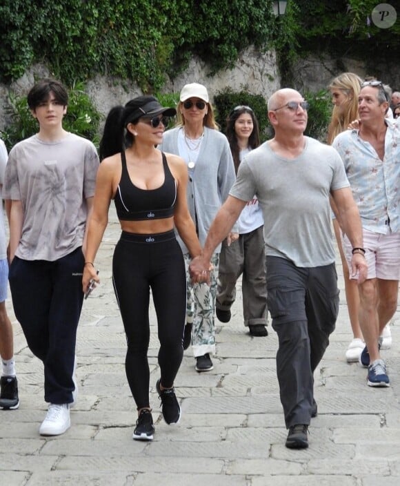 Le PDG d'Amazon, Jeff Bezos et sa compagne Lauren Sanchez vont déjeuner avec des amis à Portofino, le 13 juin 2023.