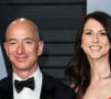 Il a conclu avec elle un divorce très coûteux : 38 milliards de dollars.
Jeff Bezos et MacKenzie à la soirée Vanity Fair Oscar au Wallis Annenberg Center à Beverly Hills, le 4 mars 2018
