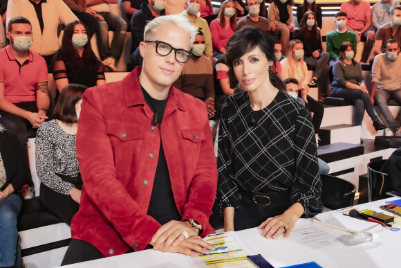 Exclusif - Guillaume Genton, Géraldine Maillet sur la plateau de l'émission Touche pas à mon poste (TPMP) diffusée en direct sur C8 le 4 novembre 2021 © Jack Tribeca / Bestimage 