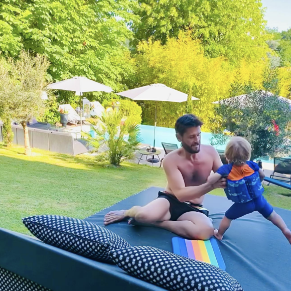 Christophe Beaugrand partage des images de sa superbe maison en banlieue parisienne sur Instagram.