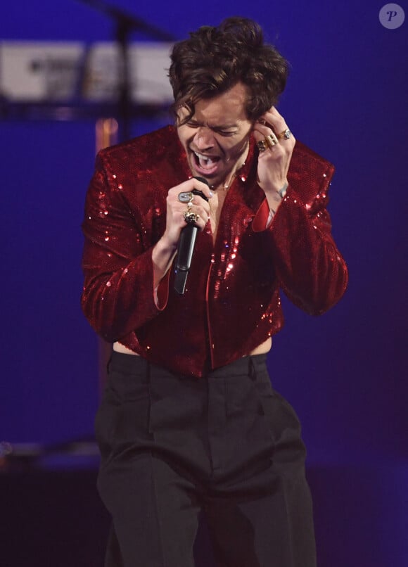 Décidément, les fans n'ont plus aucune retenue.
Harry Styles lors de la cérémonie des Brit Awards à l'O2 Arena à Londres.