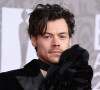 Dans une vidéo partagée en ligne par un membre de l'audience, on l'aperçoit en train de se tenir le visage alors qu'il quitte un temps la scène.
Harry Styles au photocall de la cérémonie des Brit Awards 2023 à l'O2 Arena à Londres le 11 février 2023. 