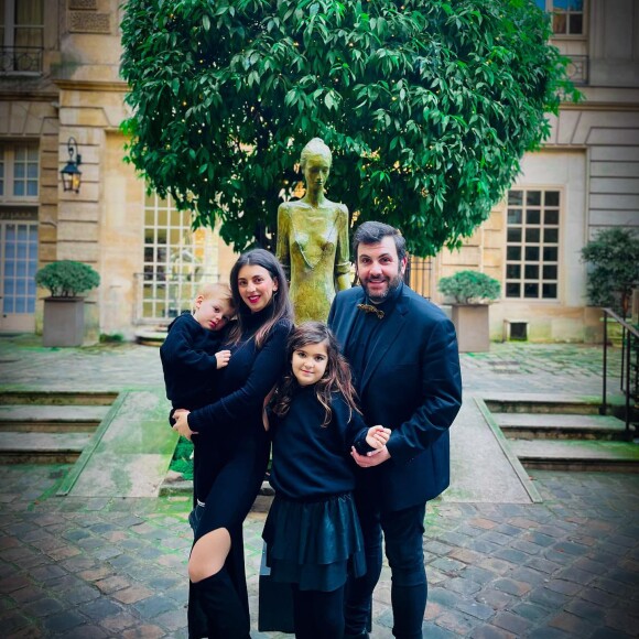 Après le tournage, les Ournac avaient retrouvé leur havre de paix dans le Sud de la France, où ils sont installés depuis quelques années et où ils ont trouvé leur bel équilibre.
Laurent Ournac avec sa femme Ludivine et leurs enfants Capucine et Léon