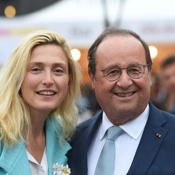 Francois Hollande et Julie Gayet lors du festival Soeurs Jumelles, Rencontre de la musique et de l'image à Rochefort le 1er juillet 2023. © Franck Castel / Bestimage 