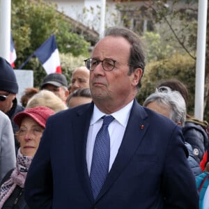 François Hollande dévoile le portrait de Jean Zay, le 15 avril 2023 au Square des Grands Principes Républicains à Arès en Gironde. © Jean-Marc Lhomer/Bestimage 