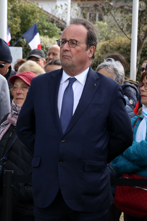 François Hollande dévoile le portrait de Jean Zay, le 15 avril 2023 au Square des Grands Principes Républicains à Arès en Gironde. © Jean-Marc Lhomer/Bestimage 