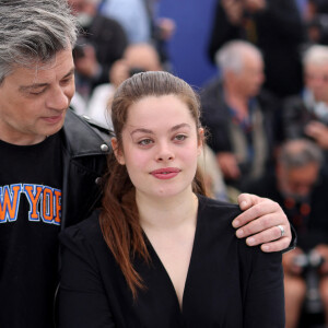 Benjamin Biolay et sa fille Anna Biolay au photocall de "Rosalie" lors du 76ème Festival International du Film de Cannes, le 18 mai 2023. © Jacovides/Moreau/Bestimage 