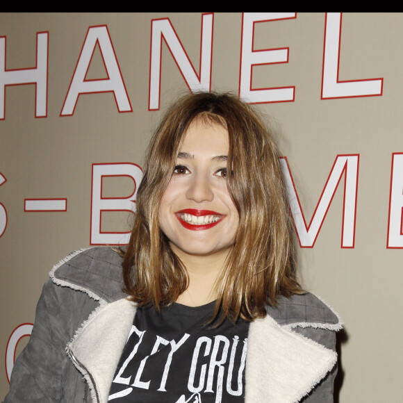 En février 2017, la fille de l'artiste tant regretté et de Aziza Zakine ouvrait les portes de son domicile, situé dans les IIIe arrondissement de Paris au magazine "Milk".
Izia Higelin
