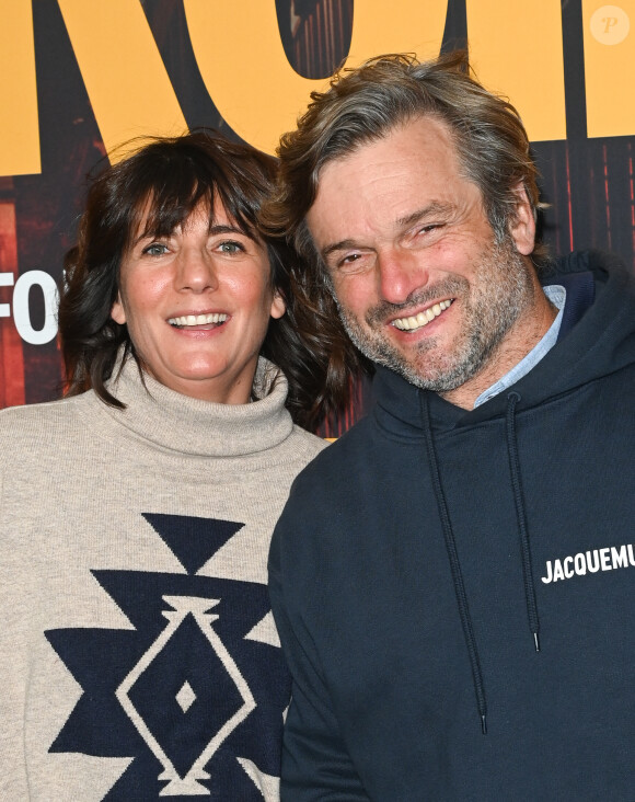 ... mais a surtout assisté à l'incroyable feu d'artifice projeté tout autour de la tour Eiffel.
Estelle Denis et son compagnon Marc Thiercelin - Avant-première du film "Mon héroïne" au cinéma UGC Normandie à Paris le 12 décembre 2022. © Coadic Guirec/Bestimage