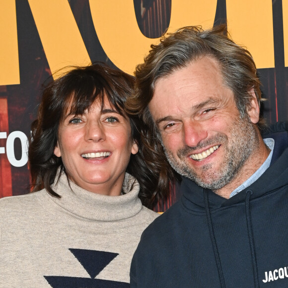 ... mais a surtout assisté à l'incroyable feu d'artifice projeté tout autour de la tour Eiffel.
Estelle Denis et son compagnon Marc Thiercelin - Avant-première du film "Mon héroïne" au cinéma UGC Normandie à Paris le 12 décembre 2022. © Coadic Guirec/Bestimage