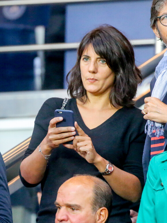 Estelle Denis dans les tribunes lors du match de Ligue 1, Paris Saint-Germain (PSG) vs Toulouse FC (TFC) au Parc des Princes à Paris, France, le 20 août 2017. Le PSG a gagné 6-2.