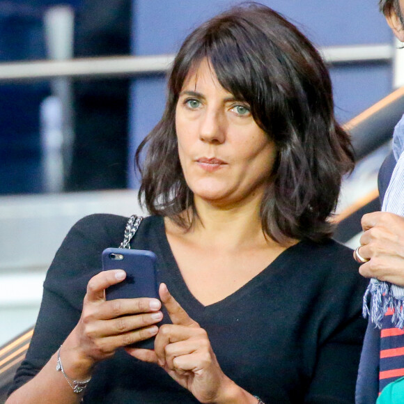 Estelle Denis dans les tribunes lors du match de Ligue 1, Paris Saint-Germain (PSG) vs Toulouse FC (TFC) au Parc des Princes à Paris, France, le 20 août 2017. Le PSG a gagné 6-2.