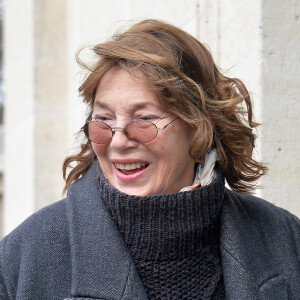 La chanteuse et comédienne a été retrouvée sans vie à son domicile.
Jane Birkin - Arrivées aux obsèques d'Anna Karina en la chapelle de l'Est au cimetière du Père Lachaise à Paris. Le 21 décembre 2019.