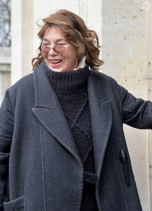La chanteuse et comédienne a été retrouvée sans vie à son domicile.
Jane Birkin - Arrivées aux obsèques d'Anna Karina en la chapelle de l'Est au cimetière du Père Lachaise à Paris. Le 21 décembre 2019.