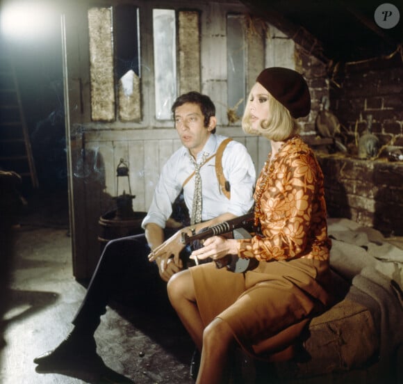 Quelques mois plus tôt, il rompait avec Brigitte Bardot
Archives - En France, à Paris, Serge GAINSBOURG et Brigitte BARDOT, lors du duo pour la chanson "Bonnie and Clyde". Le 15 novembre 1967 © Bernard Leguay via Bestimage