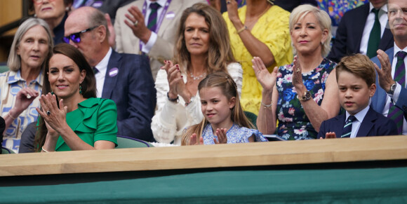 Kate Middleton, la princesse Charlotte et le prince George - Kate Middleton, le prince William, le prince George et la princesse Charlotte de Galles ont assisté à la finale du tournoi de Wimbledon, remportée par Carlos Alcaraz face à Novak Djokovic. Londres, 16 juillet 2023.
