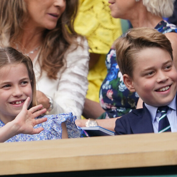 Charlotte et George de Galles - Kate Middleton, le prince William, le prince George et la princesse Charlotte de Galles ont assisté à la finale du tournoi de Wimbledon, remportée par Carlos Alcaraz face à Novak Djokovic. Londres, 16 juillet 2023.