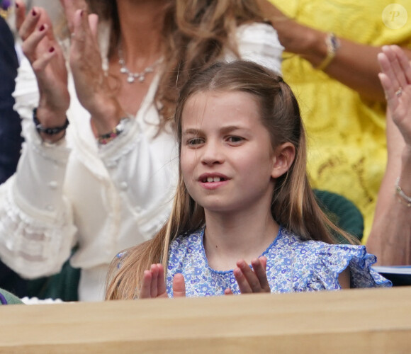 Charlotte de Galles - Kate Middleton, le prince William, le prince George et la princesse Charlotte de Galles ont assisté à la finale du tournoi de Wimbledon, remportée par Carlos Alcaraz face à Novak Djokovic. Londres, 16 juillet 2023.