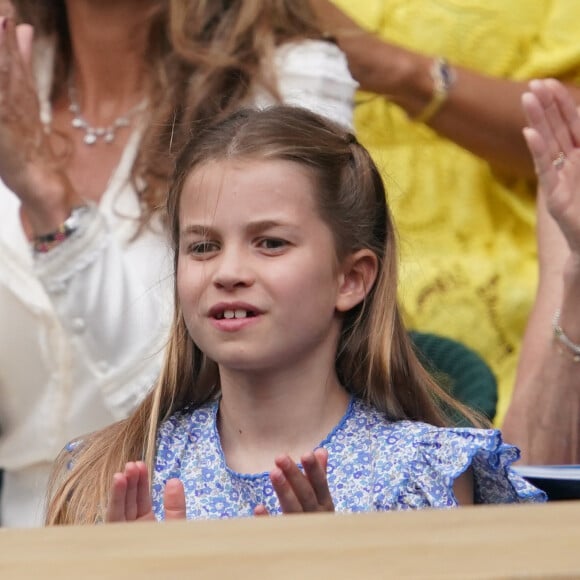 Charlotte de Galles - Kate Middleton, le prince William, le prince George et la princesse Charlotte de Galles ont assisté à la finale du tournoi de Wimbledon, remportée par Carlos Alcaraz face à Novak Djokovic. Londres, 16 juillet 2023.