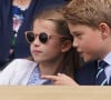 Elle s'est également montrée très complice avec son grand frère. 
Le prince George et la princesse Charlotte de Galles - Kate Middleton, le prince William, le prince George et la princesse Charlotte de Galles ont assisté à la finale du tournoi de Wimbledon, remportée par Carlos Alcaraz face à Novak Djokovic. Londres, 16 juillet 2023.