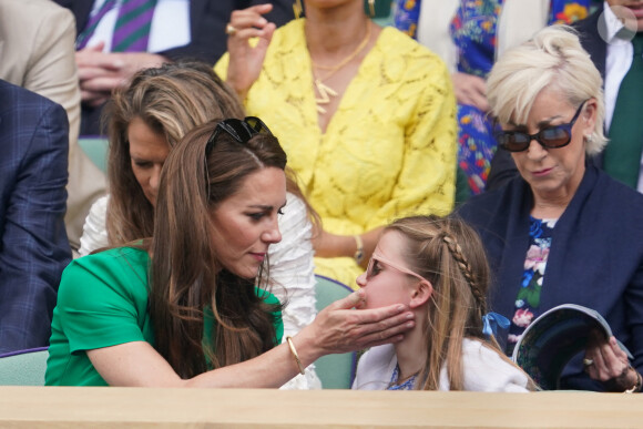 Kate Middleton et sa fille Charlotte de Galles - Kate Middleton, le prince William, le prince George et la princesse Charlotte de Galles ont assisté à la finale du tournoi de Wimbledon, remportée par Carlos Alcaraz face à Novak Djokovic. Londres, 16 juillet 2023.