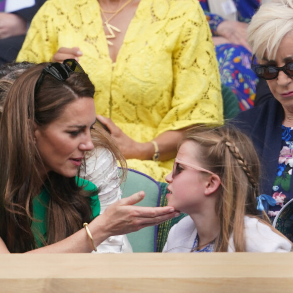 Kate Middleton et sa fille Charlotte de Galles - Kate Middleton, le prince William, le prince George et la princesse Charlotte de Galles ont assisté à la finale du tournoi de Wimbledon, remportée par Carlos Alcaraz face à Novak Djokovic. Londres, 16 juillet 2023.