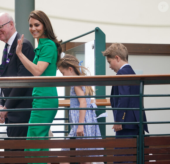 Kate Middleton, George de Galles et la princesse Charlotte de Galles - Kate Middleton, le prince William, le prince George et la princesse Charlotte de Galles ont assisté à la finale du tournoi de Wimbledon, remportée par Carlos Alcaraz face à Novak Djokovic. Londres, 16 juillet 2023.