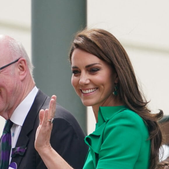 Kate Middleton, George de Galles et la princesse Charlotte de Galles - Kate Middleton, le prince William, le prince George et la princesse Charlotte de Galles ont assisté à la finale du tournoi de Wimbledon, remportée par Carlos Alcaraz face à Novak Djokovic. Londres, 16 juillet 2023.