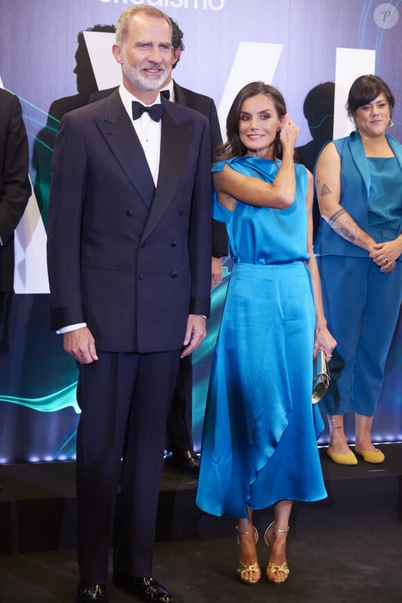 C'est aux côtés de son mari que la reine de 50 ans a époustouflé une nouvelle fois les photographes. 
Le roi Felipe VI et la reine Letizia à la cérémonie des trophées du journalisme à Madrid, le 17 juillet 2023.