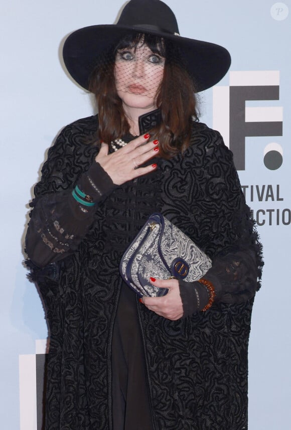 Isabelle Adjani au photocall de la soirée de présentation du téléfilm "Diane de Poitiers" lors de la 24ème édition du Festival de la Fiction TV de La Rochelle, France, le 16 septembre 2022. © Christophe Aubert/Bestimage 