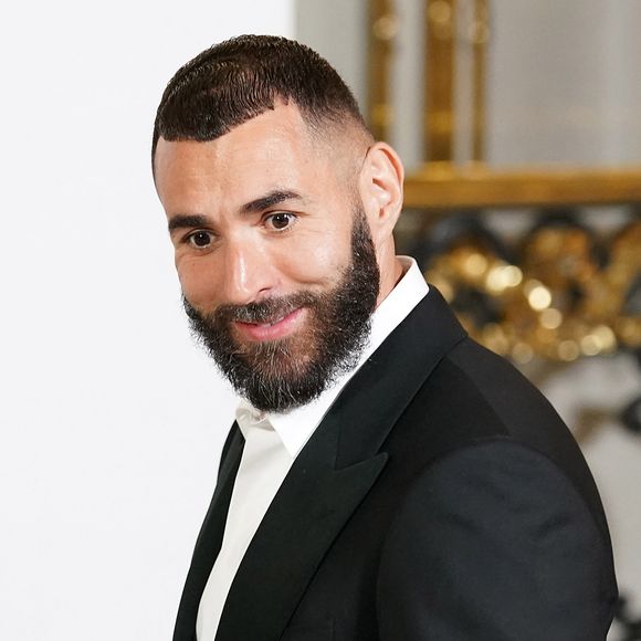 Les internautes se moquent de Karim Benzema !
 
Karim Benzema reçoit le prix "Marca Légende" au Casino de Madrid. Le prix Marca Légende (Marca Leyenda) est un prix décerné par le journal sportif espagnol Marca aux meilleurs professionnels du sport de l'histoire. © Alterphotos / Panoramic / Bestimage