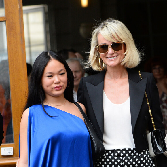 Laeticia Hallyday et ses filles Jade et Joy à leur arrivée au mariage de Claude Lelouch à la mairie du 18ème à Paris. Le 17 juin 2023