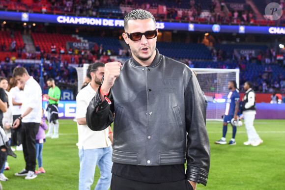 DJ Snake lors de la cérémonie de remise du trophée de champion de France au Paris Saint-Saint-Germain (PSG) après le match de football Ligue 1 Uber Eats opposant le Paris Saint-Germain (PSG) au Clermont Foot 63 au Parc des Princes à Paris, France, le 3 juin 2023. Clermont a gagné 3-2. © Philippe Lecoeur/Pool/Bestimage 