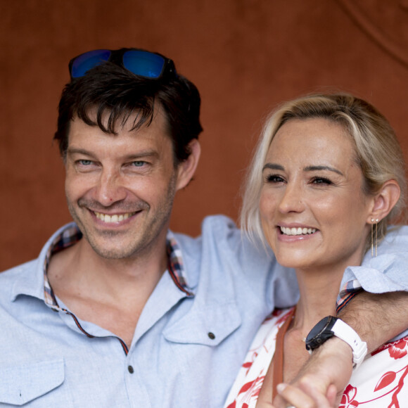 Et le moins que l'on puisse dire, c'est qu'elle et son mari Bertrand Lacherie n'ont pas eu la vie facile.
Elodie Gossuin et son mari Bertrand Lacherie au village lors des internationaux de France à Roland Garros le 12 juin 2021. © JB Autissier / Panoramic / Bestimage 