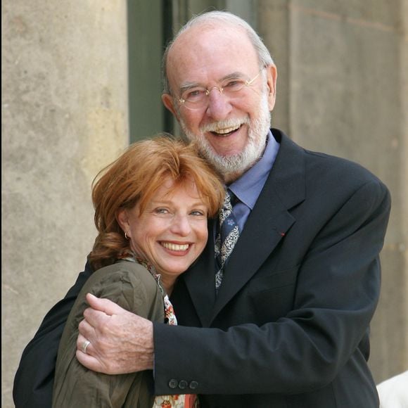 Jean-Pierre Marielle, à retrouver ce soir sur la deux dans "Capitaine Marleau", avait une épouse.
Jean-Pierre Marielle et sa femme Agathe Natanson sur le perron de l'Elysée à Paris.