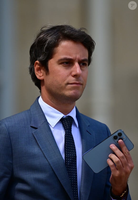 Le nouveau ministre français de l'Éducation Gabriel Attal - Sortie du conseil des ministres au palais présidentiel de l'Elysée à Paris, France, le 21 juillet 2023.