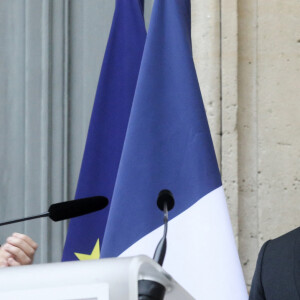 Passation de pouvoir entre le ministre sortant de l'éducation, Pap Ndiaye et Gabriel Attal, nouveau ministre de l'éducation suite au remaniement du gouvernement français. © Stéphane Lemouton / Bestimage