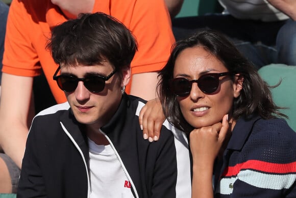 Leïla Kaddour-Boudadi et son compagnon Pierre Guenard dans les tribunes des internationaux de Roland Garros - jour 4 - à Paris, France, le 30 mai 2018. © Cyril Moreau - Dominique Jacovides/Bestimage 