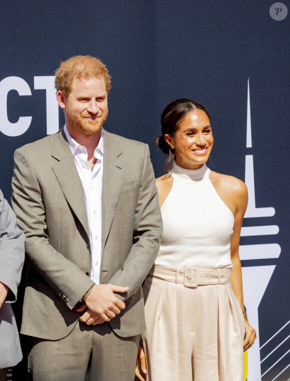 Le prince Harry, duc de Sussex et Meghan Markle, duchesse de Sussex, arrivent à l'hôtel de ville pour l'événement Invictus Games Dusseldorf 2023 One Year to Go, à Düsseldorf, Allemagne, le 6 septembre 2022. 