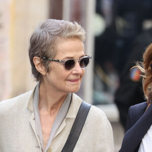 L'artiste est malheureusement décédée, le 16 juillet 2023 à l'âge de 76 ans.
Charlotte Rampling, Olivier Gluzman - Obsèques de Jane Birkin en l'église Saint-Roch à Paris. Le 24 juillet 2023. © Jacovides-KD Niko / Bestimage